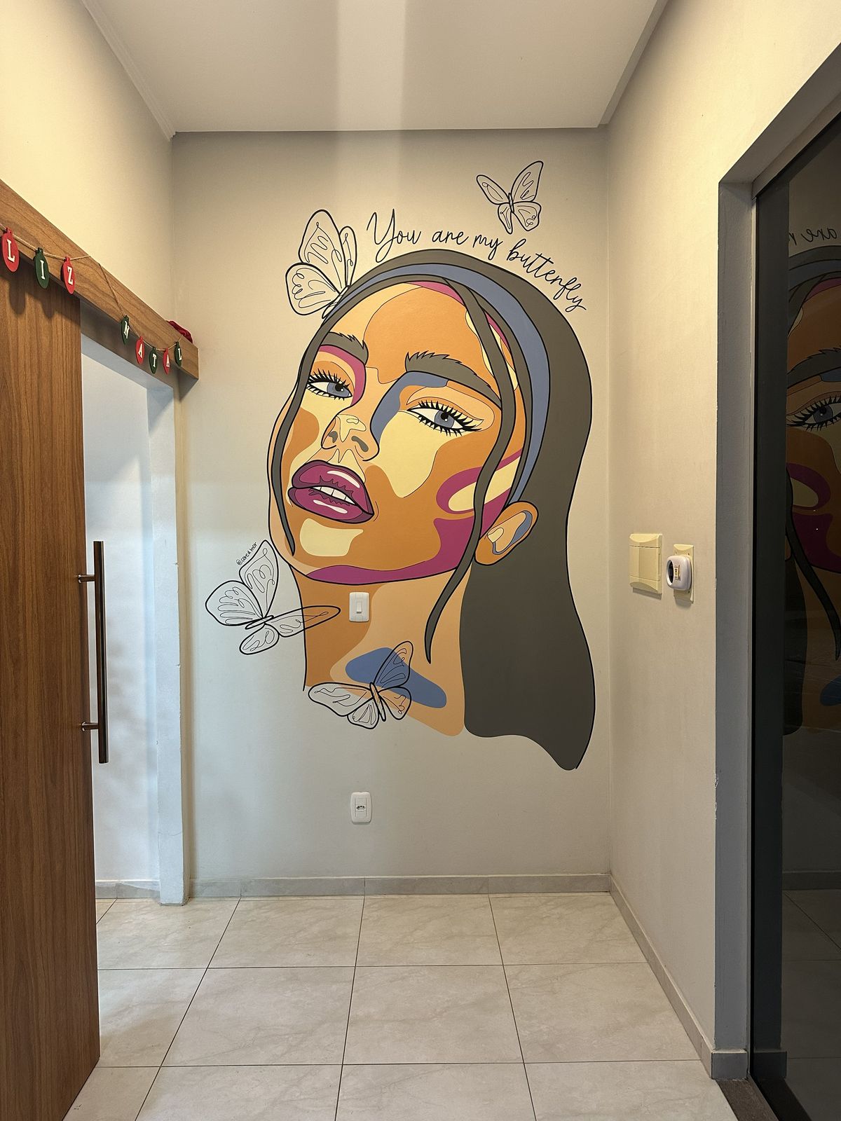 Mural retrato borboleta - hall de entrada