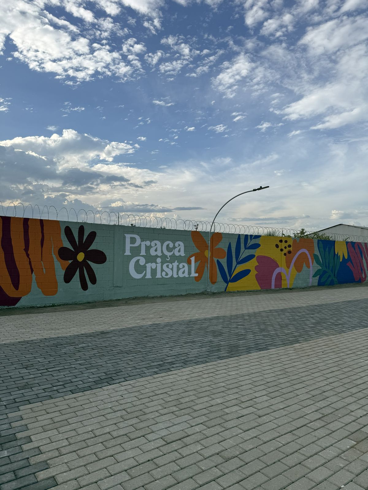 Mural praça cristal - muro externo